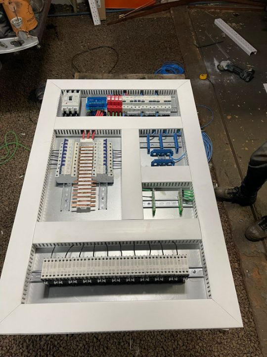 Painel elétrico montado pela Powerlight